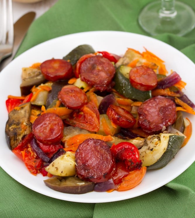 Traybake met groente en chorizo